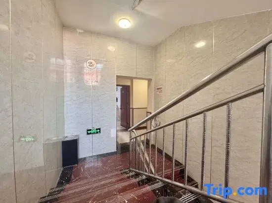 Yichun Xurun Business Hotel