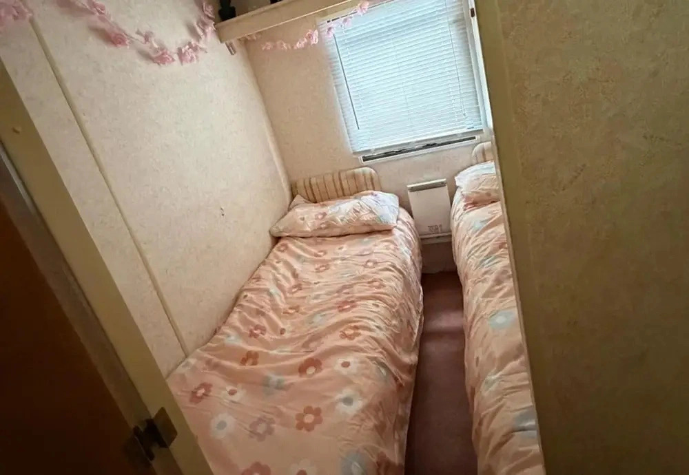 Static Caravan Sleeps 8 With Indoor Pool