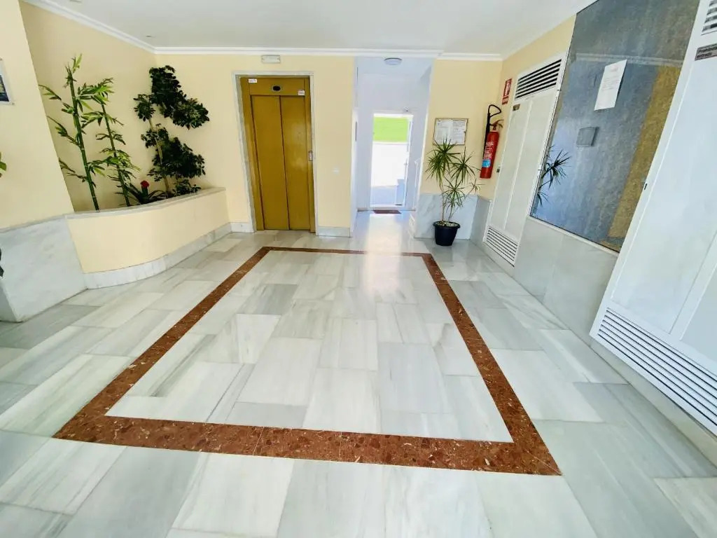 A40 - Marina Palace - 2004 Finestrat s.l.