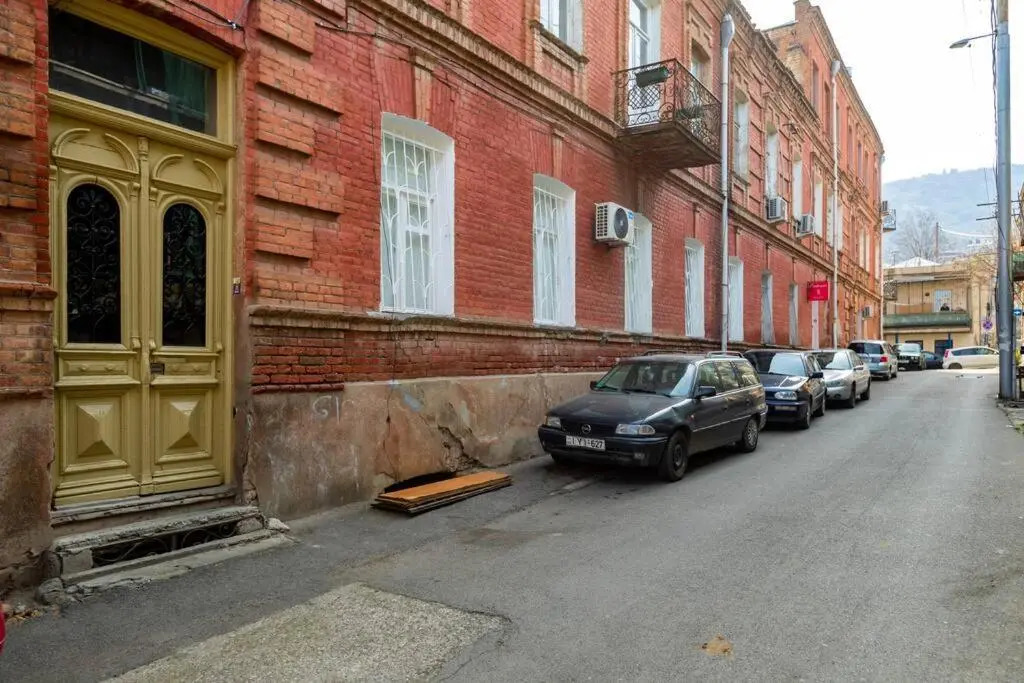 Precious 2 Bedroom apt In The Heart Of Tbilisi