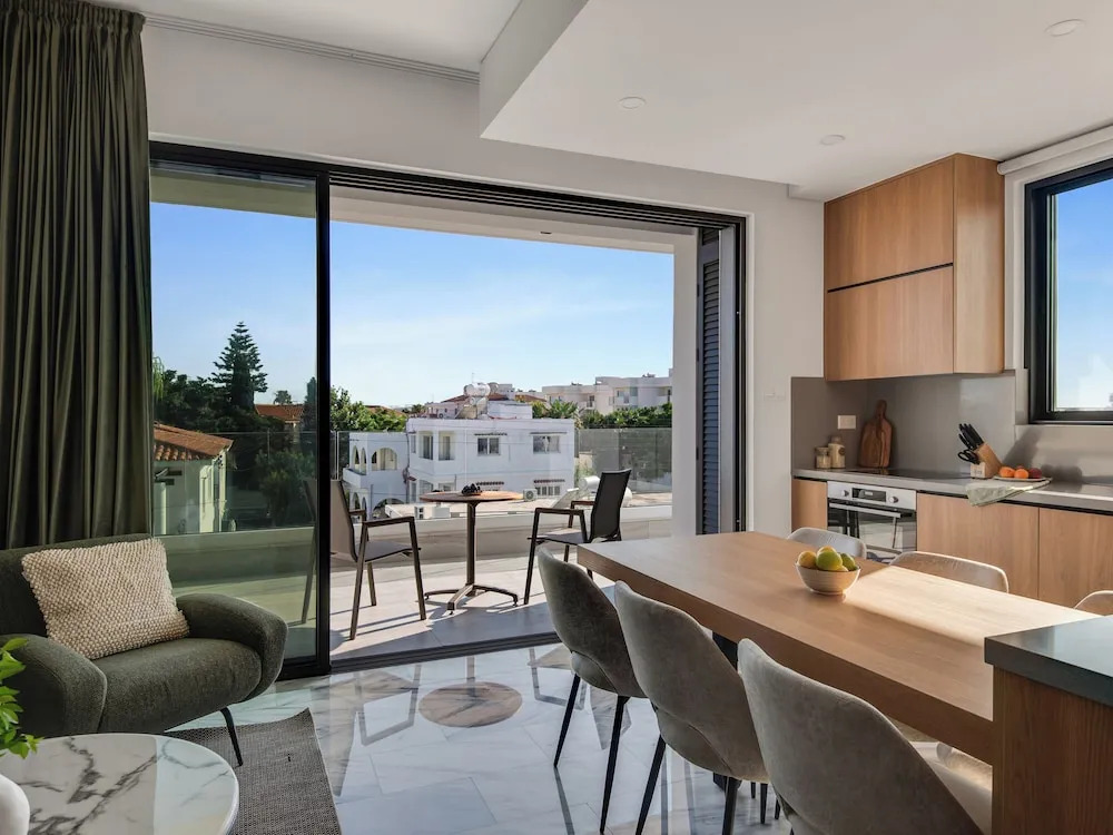 Sanders Olive - Chic 1-bdr Apt With Shared Pool