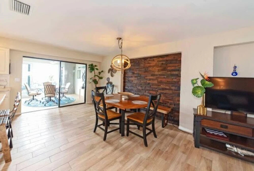 Jamaica Royale - 302 - 2 Br Condo