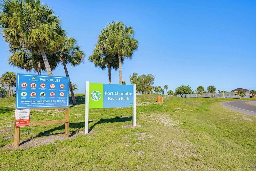 Walk to Port Charlotte Beach Park! Canal-front Gem