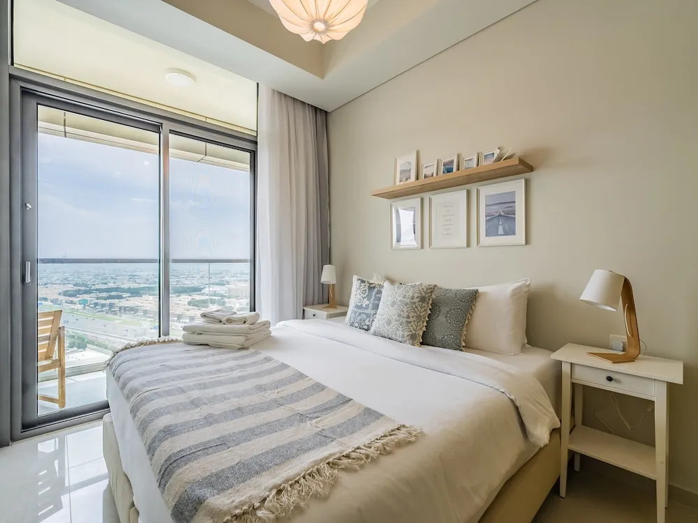 Modern and Cozy Condo With Unobstructed City Views