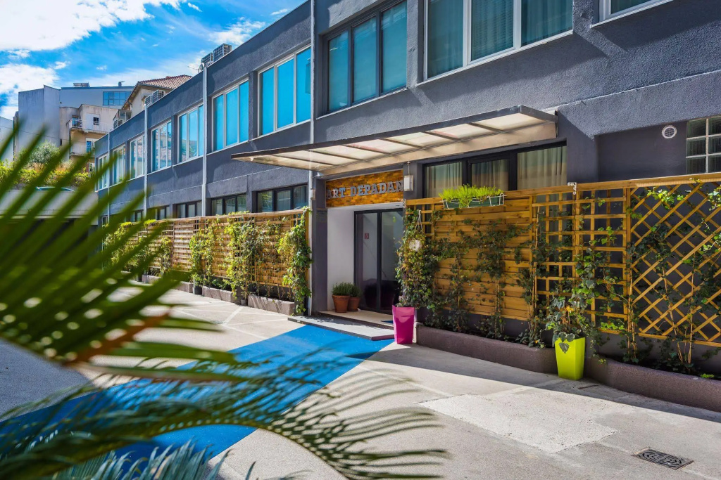 Annex building of Art Hotel