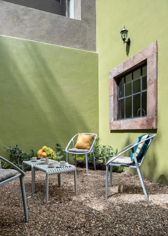 Vibrant 3Bed Villa - A Deco Retreat