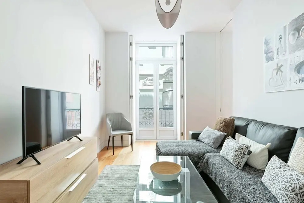 Spacious 1 Bedroom Apartment Near Baixa