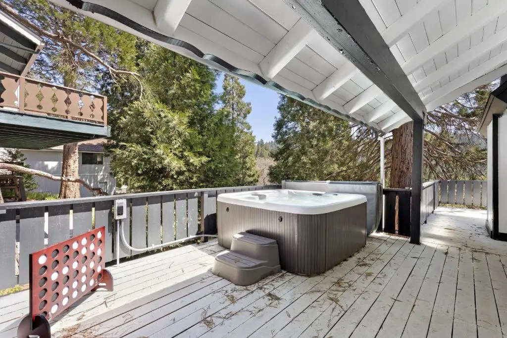 Hot Tub, Fire Pit, Deck Views, Near the Lake The Matterhorn Manor by Avantstay