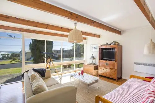 Stunning Views - beach cottage with ocean vistas