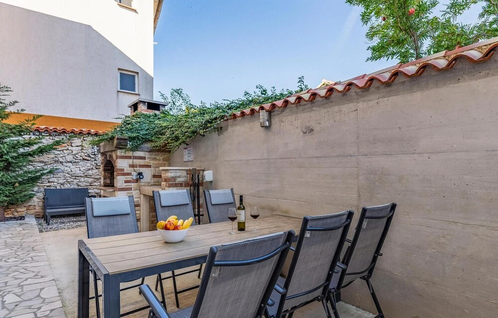 Awesome Apartment in Medulin With Outdoor Swimming Pool, Wifi and 2 Bedrooms