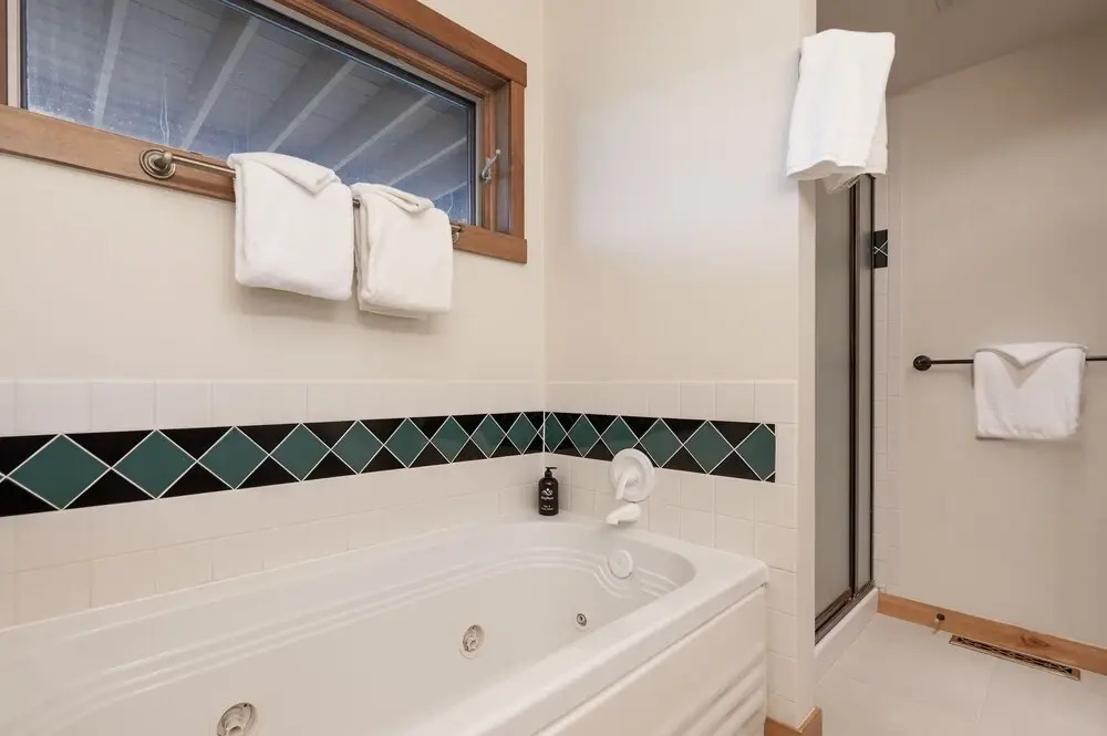 Silversnow 476 3 Bedroom Townhouse by RedAwning