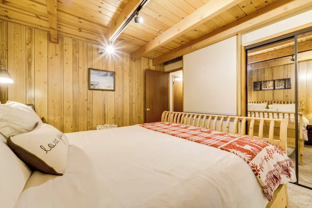 6 Mi to Sugar Bowl Resort: Soda Springs Cabin