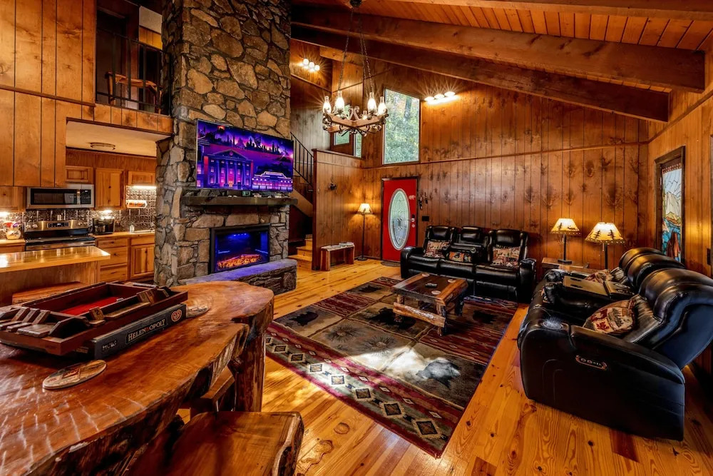 Bear Creek Lodge and Cabins in Helen Ga - Pet Friendly, River on Property, Walking Distance to downtown Helen