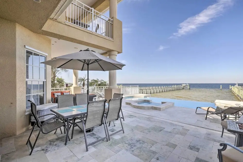 Waterfront Gem w/ Pool & Dock in Apollo Beach