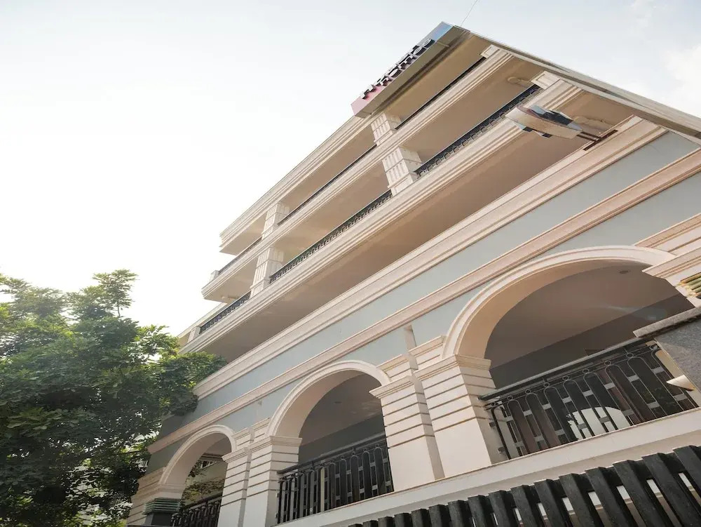 Housr Sector 28 Golf Course Road Next To Phase 1 Metro Station