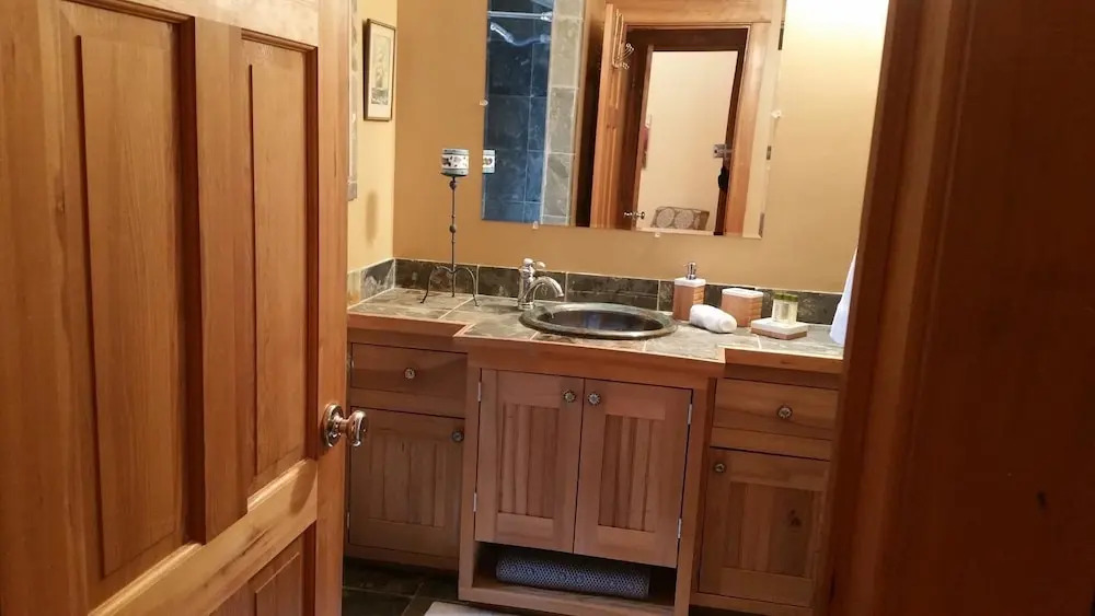 Geneva Garden Bungalow - Two Bedroom Home