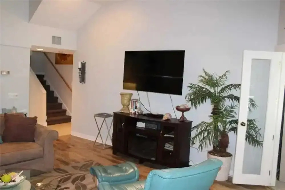 St James Park Three-bedroom Apartment 2-C