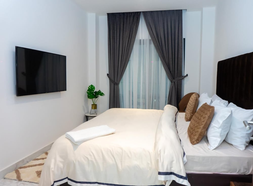 Peravi Suites at The Essence