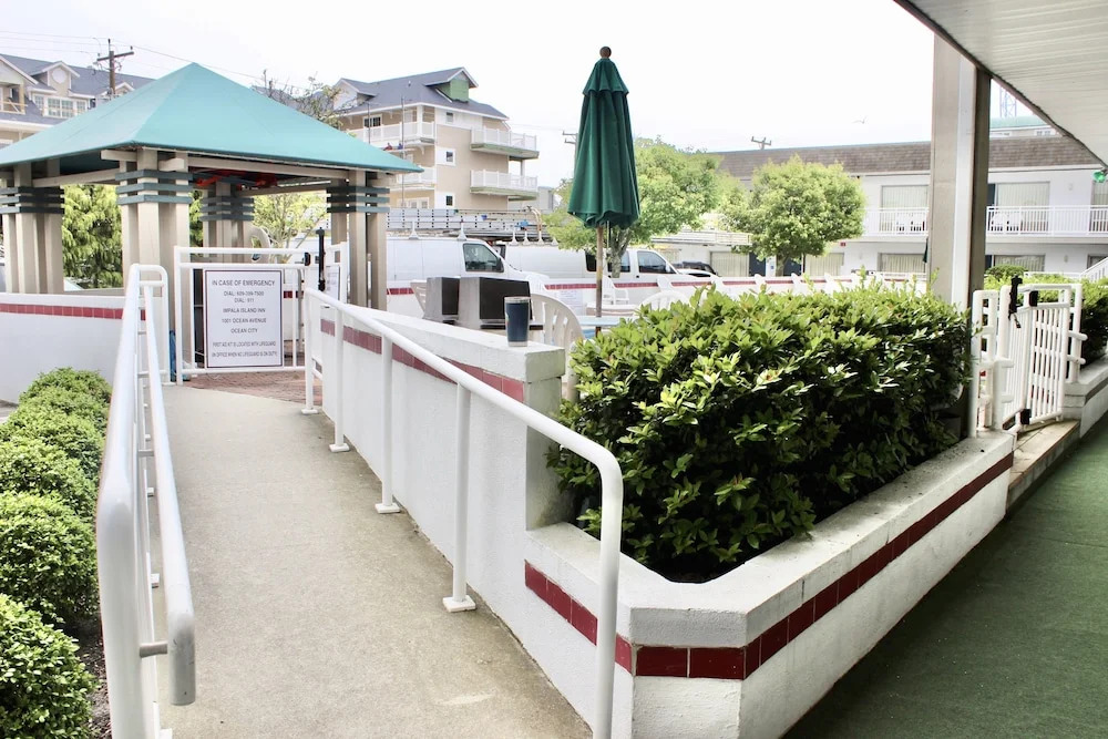 Impala Island Inn