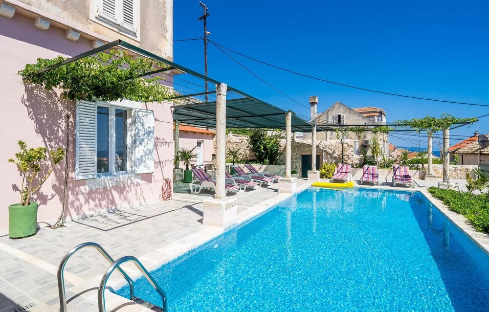 Nice Apartment in Dubrovnik With Outdoor Swimming Pool, Wifi and 5 Bedrooms