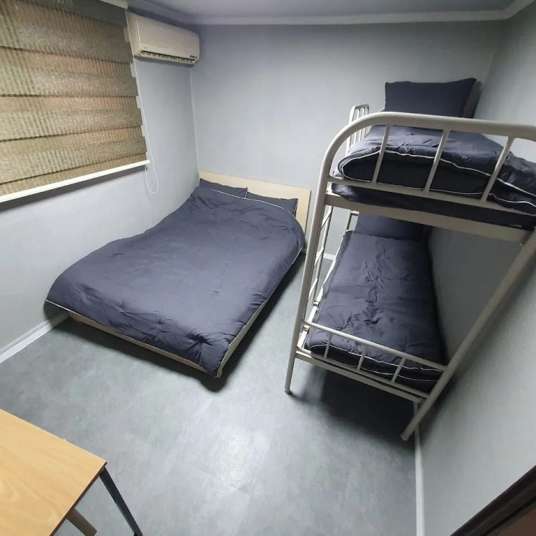 Seven Hostel