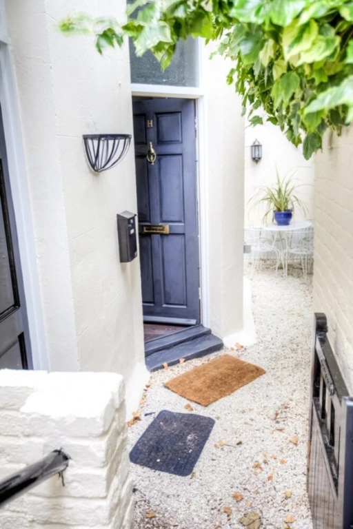 Eson2 - The Abbey Road Gem Apartment