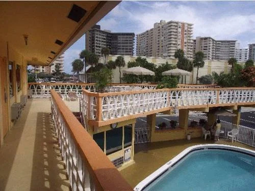 Sundeck Motel and Apartments