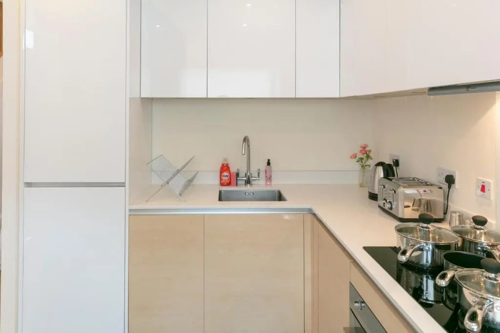 Addenbrookes Townhouse with Free Parking - 5 mins walk to Trumpington & Papworth Hospitals & Sleeps 6