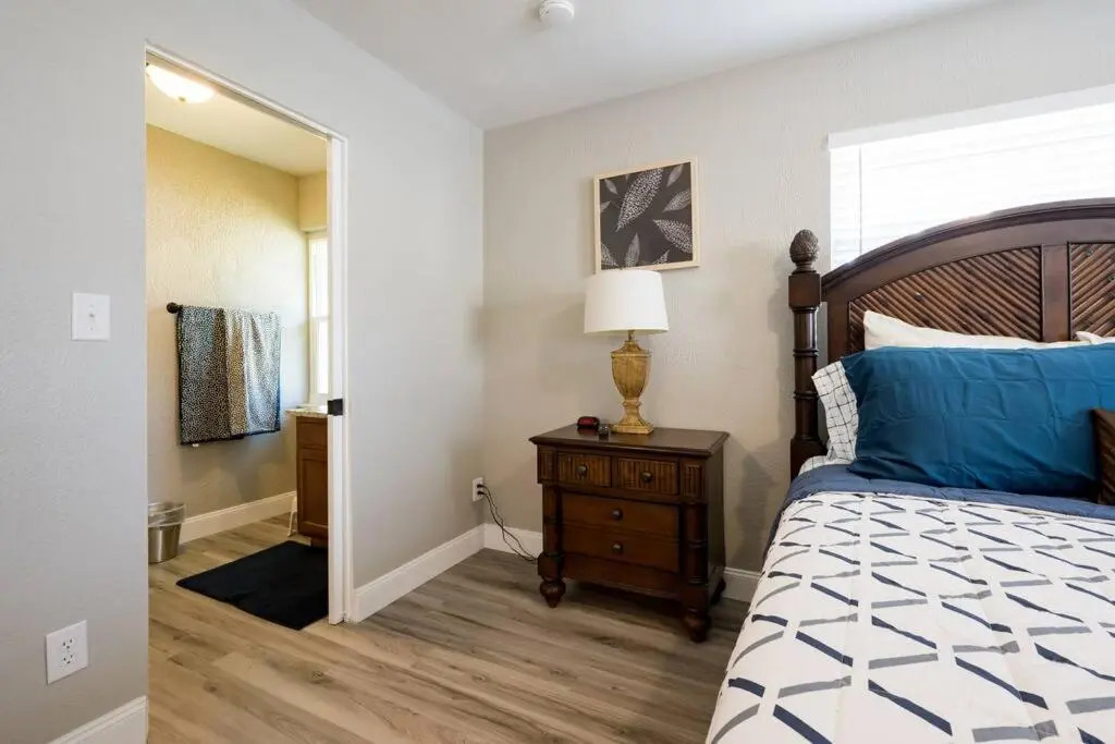 Elegant Heated Pool Home 12 minutes to the beaches of Anna Maria Island and IMG Academy