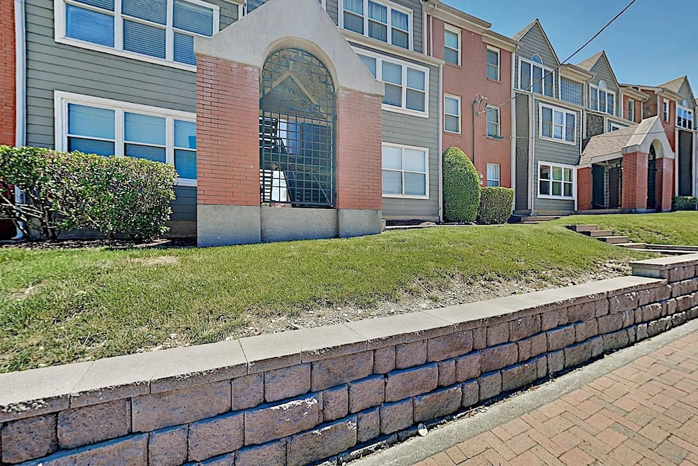 6182ndav 1 Bedroom Apts