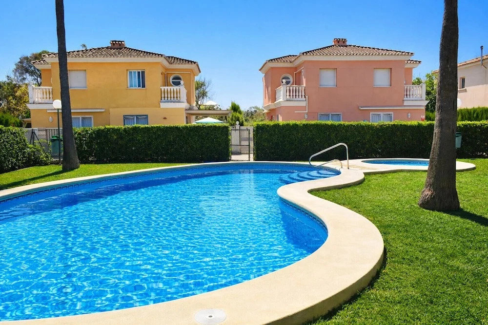 Ch1200 in Oliva With 3 Bedrooms and 2 Bathrooms