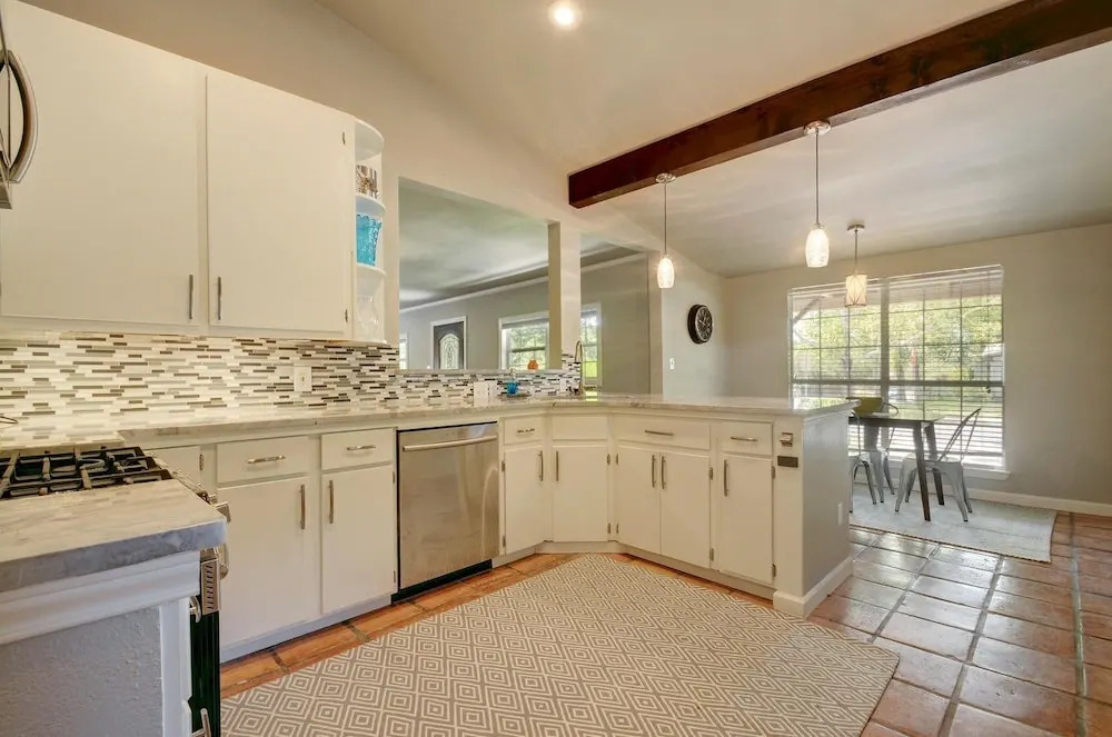 3BR 2BA Elegant Tarrytown House by RedAwning