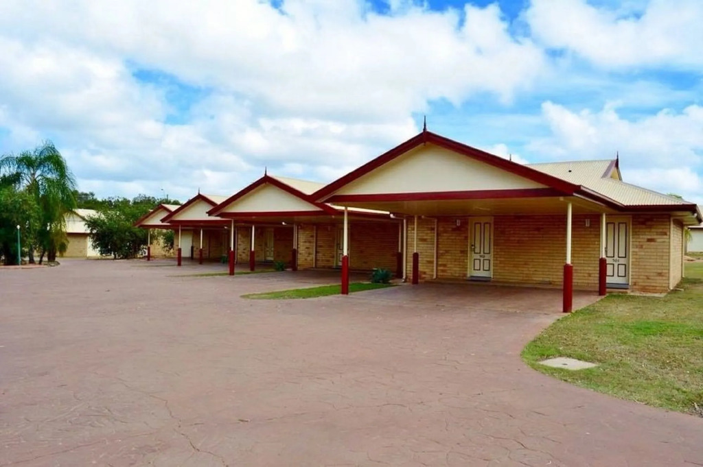 Western Heritage Motor Inn