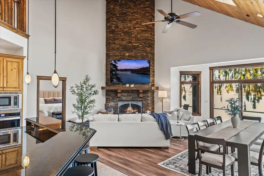 Deja View in Hayden With 5 Bedrooms and 6 Bathrooms