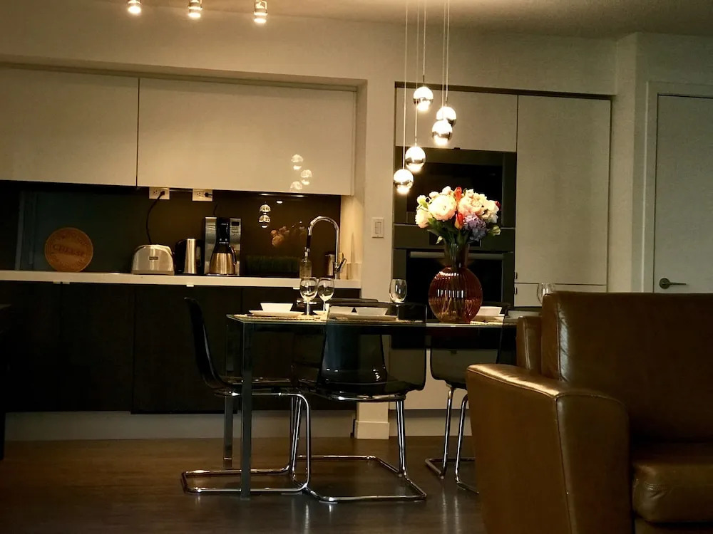 CN Tower View Design apart 3BD-2BA DT