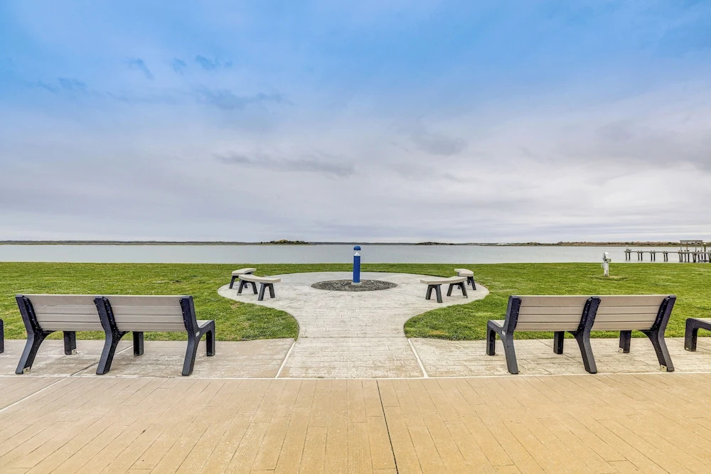 Sunset, Water Views: Wildwood Crest on Sunset Lake