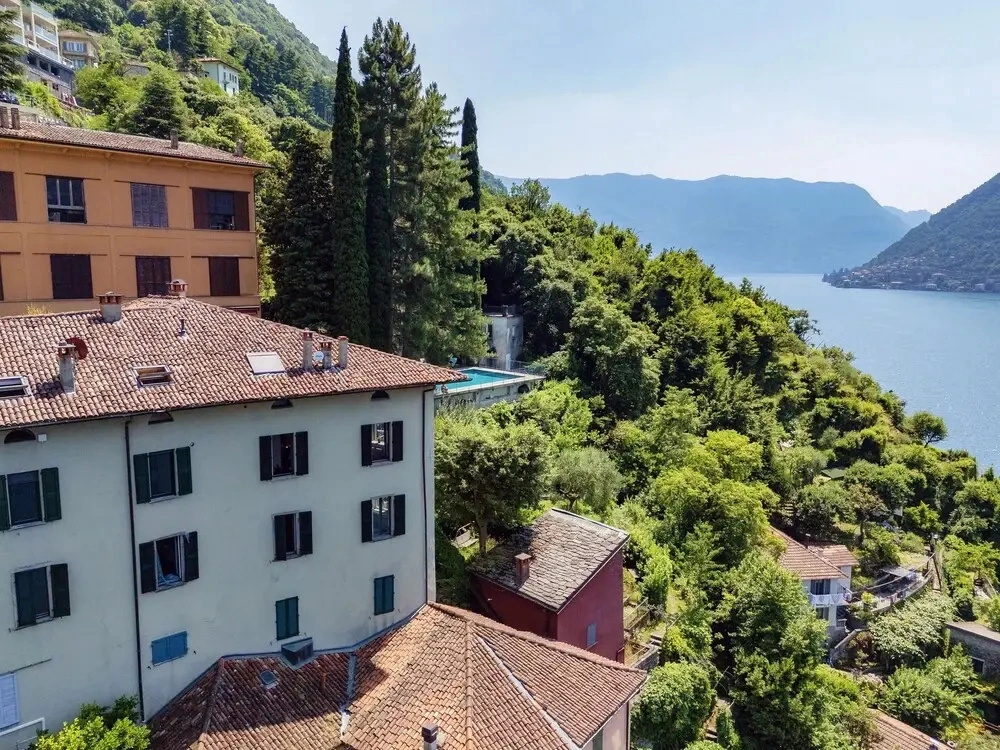 Silken Escape - Pool and Lake View