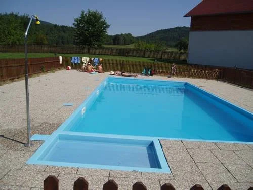 Česká Hospoda - hlavní budova s restaurací, Depandance 1, Depandance 2