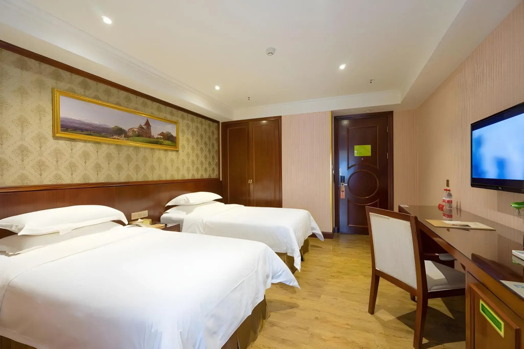 Vienna Hotel Shiqiao Metro Station