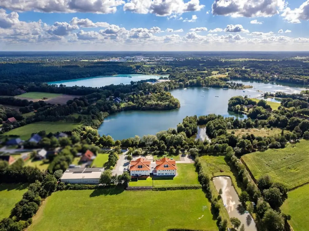 No 7 Lake View Modern Retreat