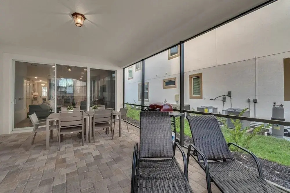 5 Bedrooms S / Solara Home by RedAwning