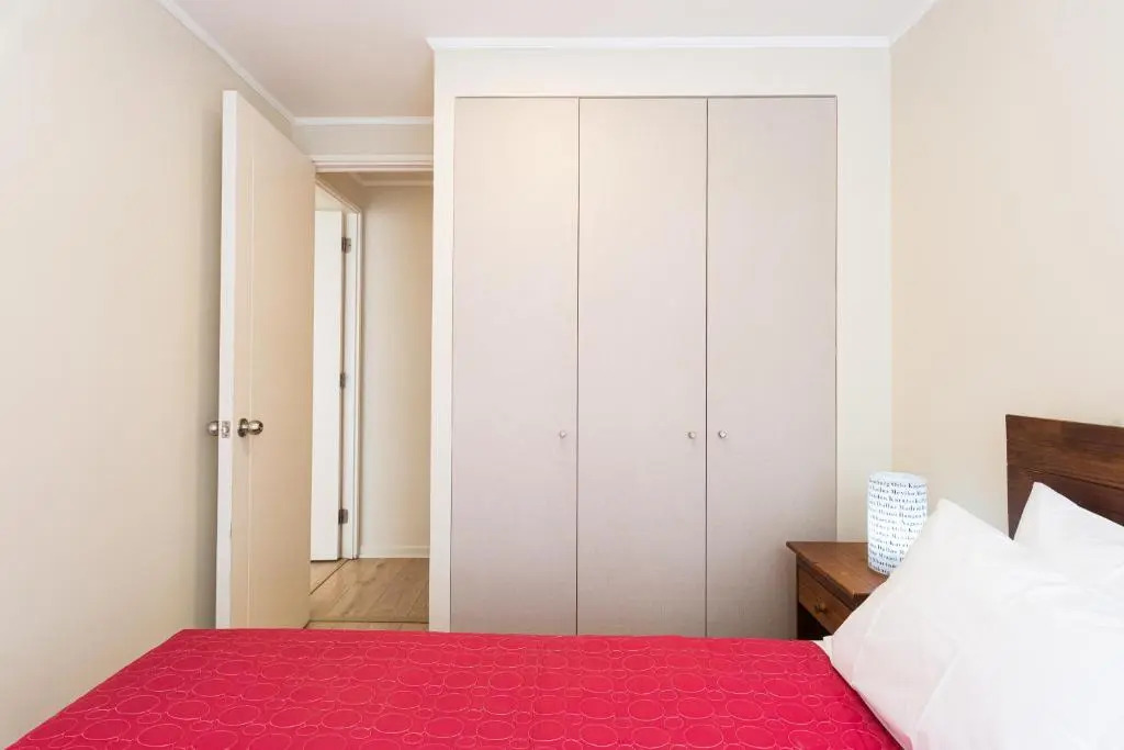 Urban Red 2BR W/ Wifi, Tv, Pool & Gym