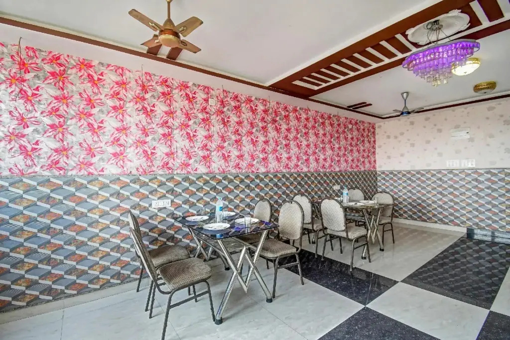 Collection O Hotel Paradise Near Chinar Park