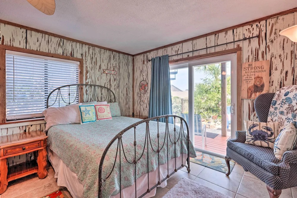 New Smyrna Beach Townhome: Steps to Ocean!