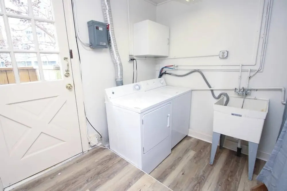 Fantastic Comfort! Downtown + Old City! Sleeps 5!