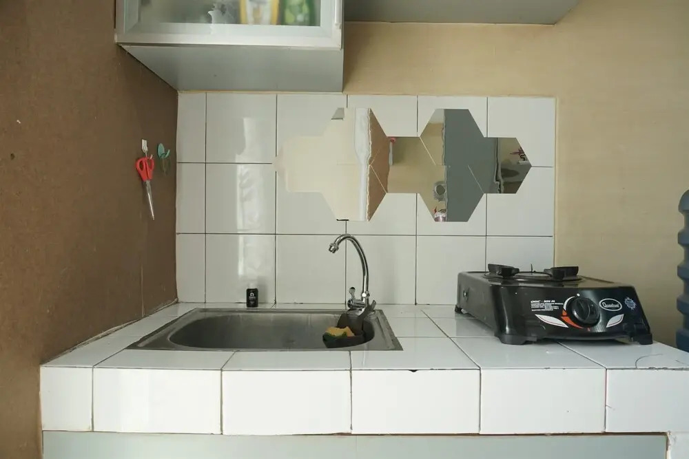 Comfort and Strategic Studio Apartment Margonda Residence 2 near UI