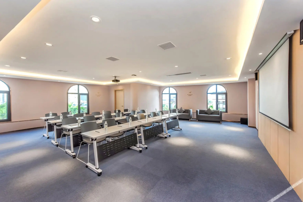 Lavande Hotels Mangshi square downtown store