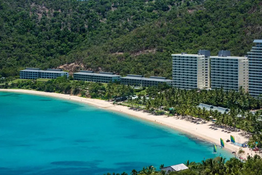 Frangipani Beachfront Lodge F5 on Hamilton Island by HamoRent