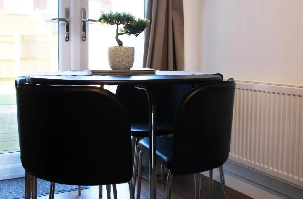 Low Cost, 4 Bed with Parking & Large Garden 06