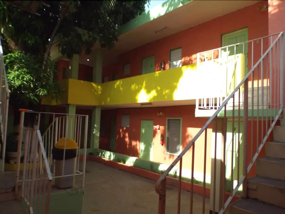 Tropical Court Inn